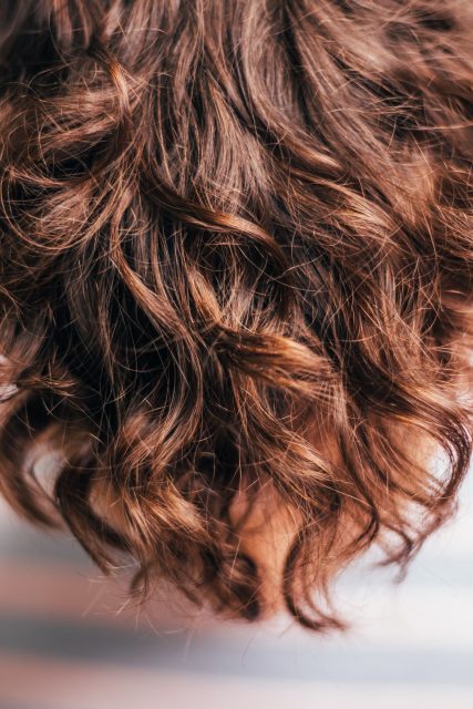 Co należy wiedzieć o przeszczepie włosów?